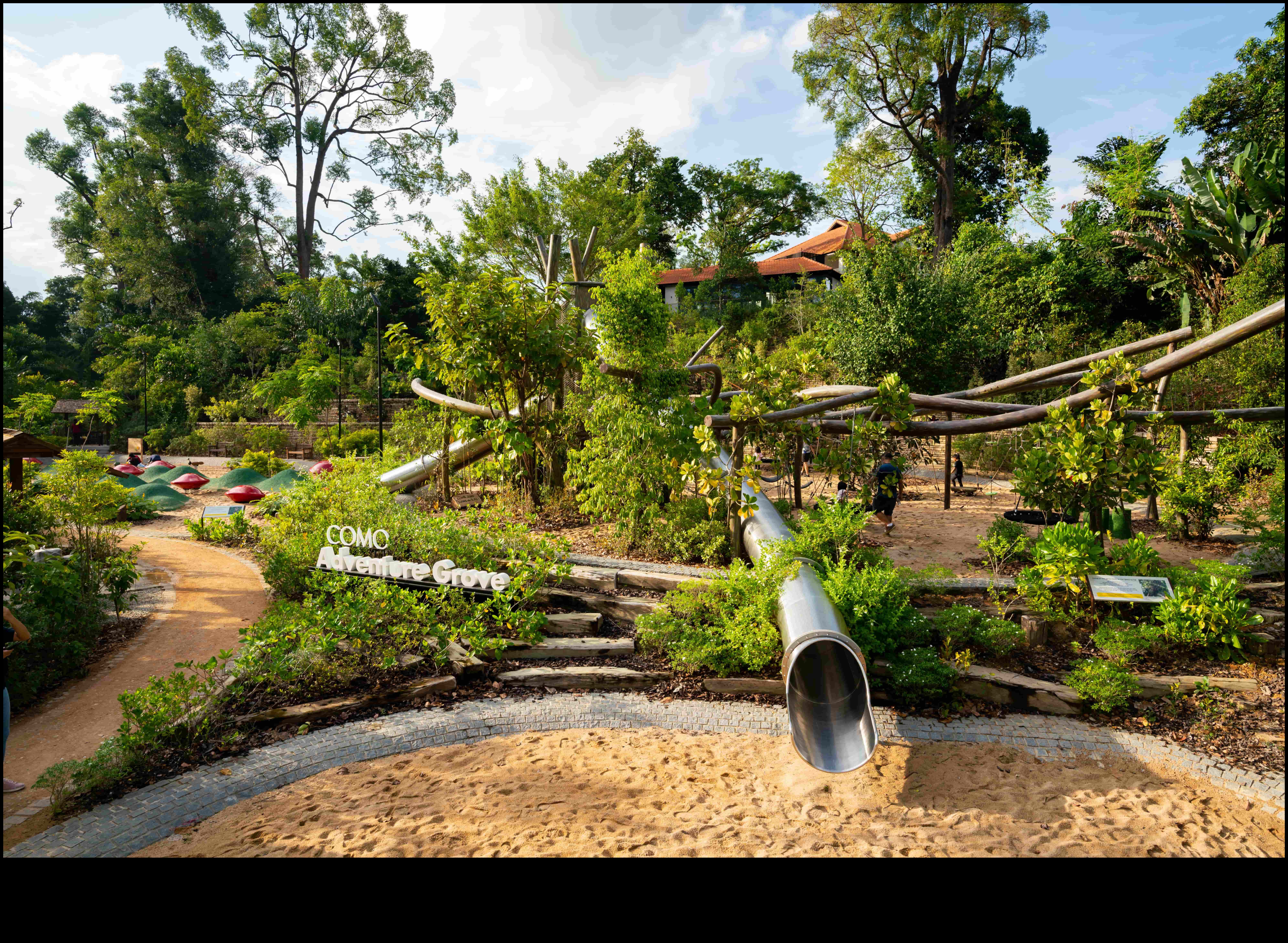 كيف تساهم المناظر الطبيعية في الجاذبية البصرية للحدائق النباتية؟