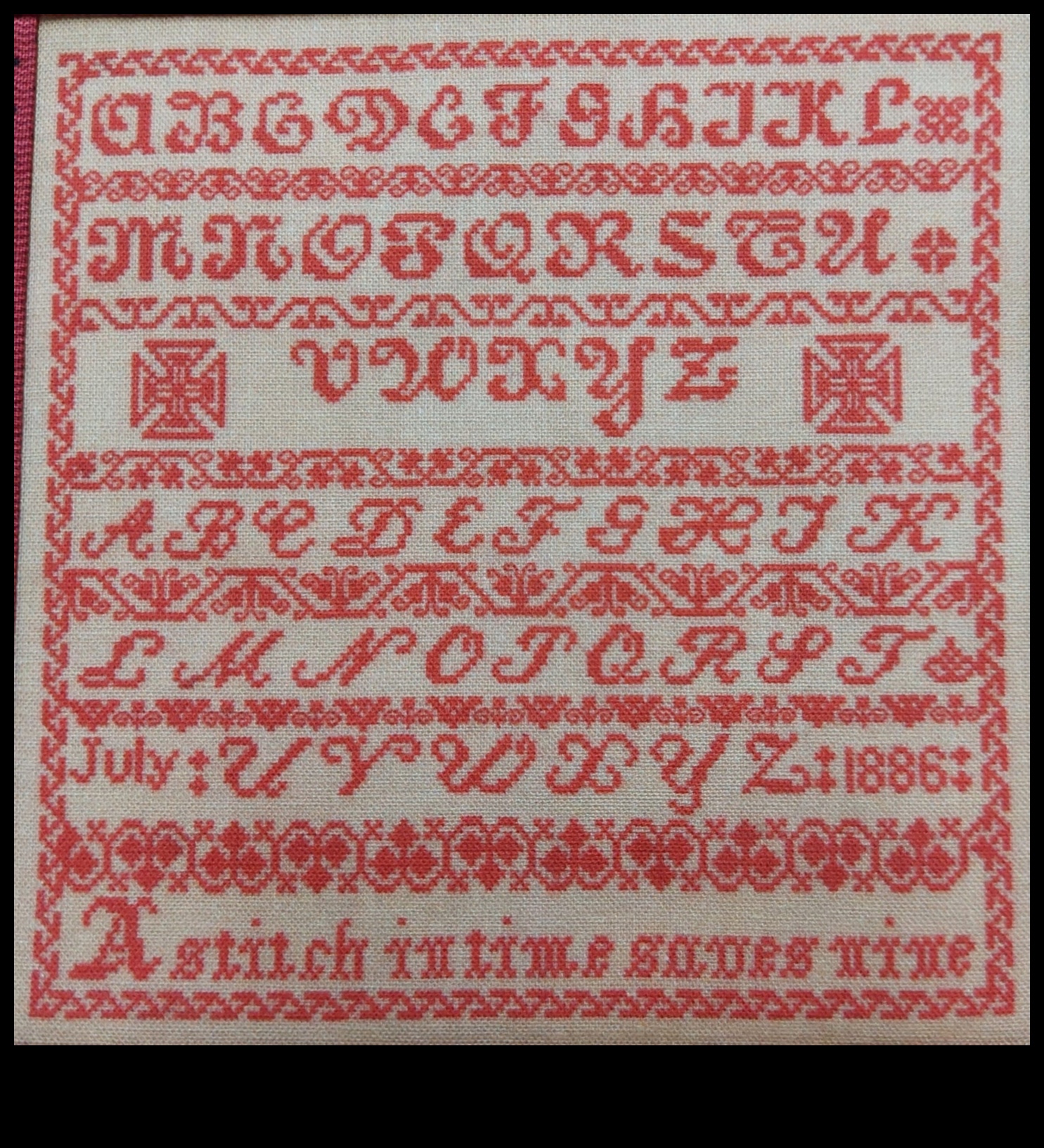 خياطة متقاطعة ماكرة: إكسسوارات DIY بإبرة وخيط