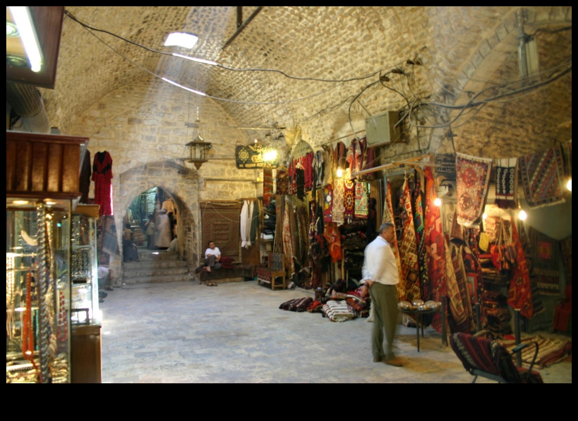 الابتكار في الأقمشة: تطور الموضة والتصميم الداخلي