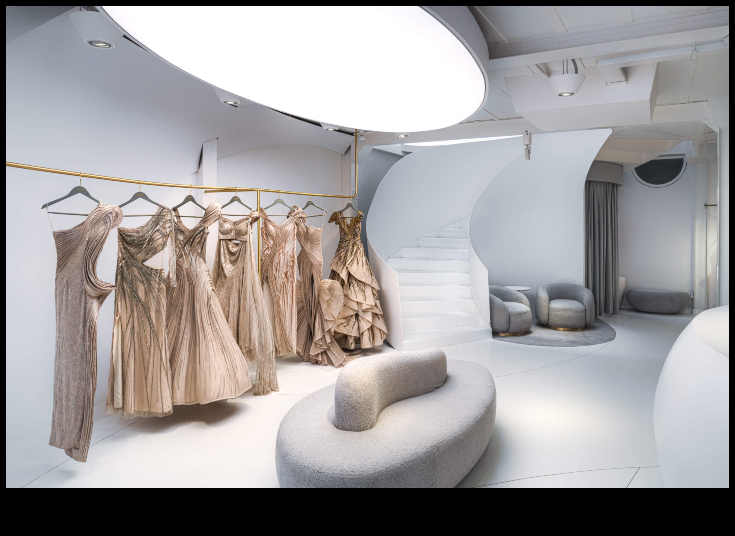 تصميم الأزياء الداخلية: موازنة العناصر في الأزياء وتصميم المنزل