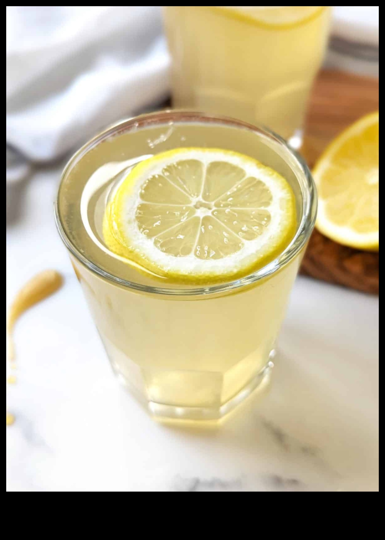 نكهة الصباح: احتساء إكسير خل التفاح المنعش والمغذي