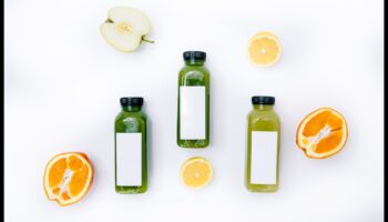 نكهة الصباح: احتساء إكسير خل التفاح المنعش والمغذي