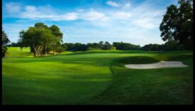 كيف تساهم المناظر الطبيعية في المظهر الجمالي لملاعب الجولف؟