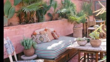 ما هي بعض أفكار الوسائد المغربية لمنطقة جلوس خارجية مستوحاة من بوهو؟