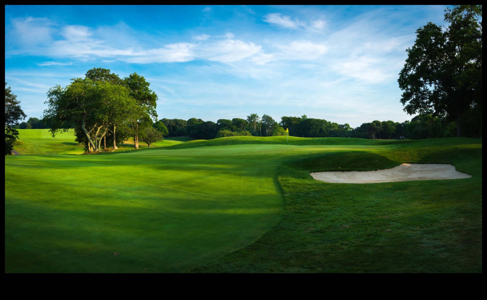 كيف تساهم المناظر الطبيعية في المظهر الجمالي لملاعب الجولف؟